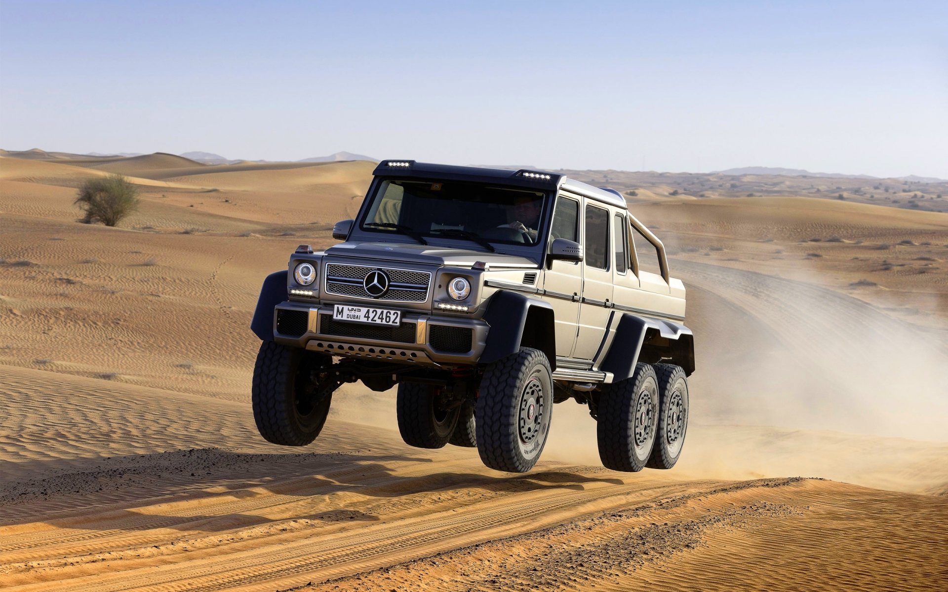 mercedes-benz g63 amg 6x6 mercedes suv sabbia deserto