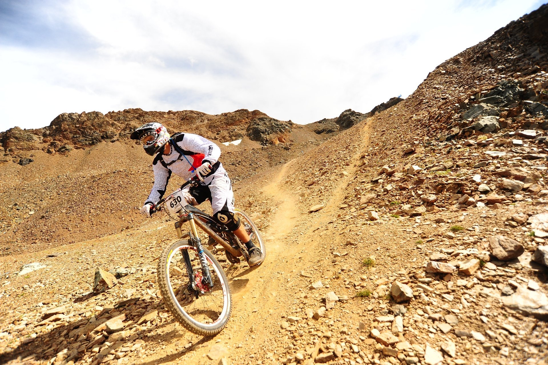 montagne descente vélo vtt