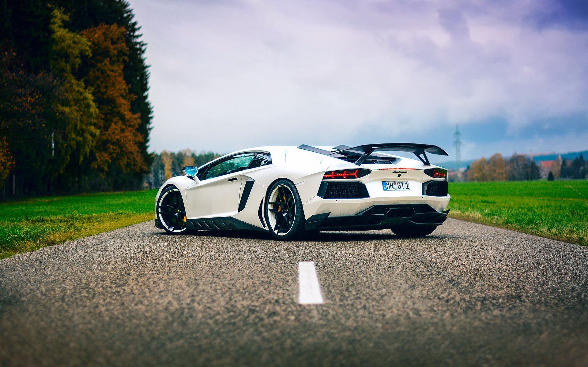 lamborghini aventador bianco messa a punto cielo strada