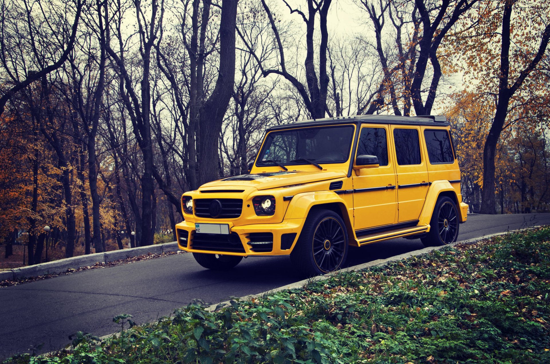 mercedes benz g63 brabus giallo suv autunno mercedes