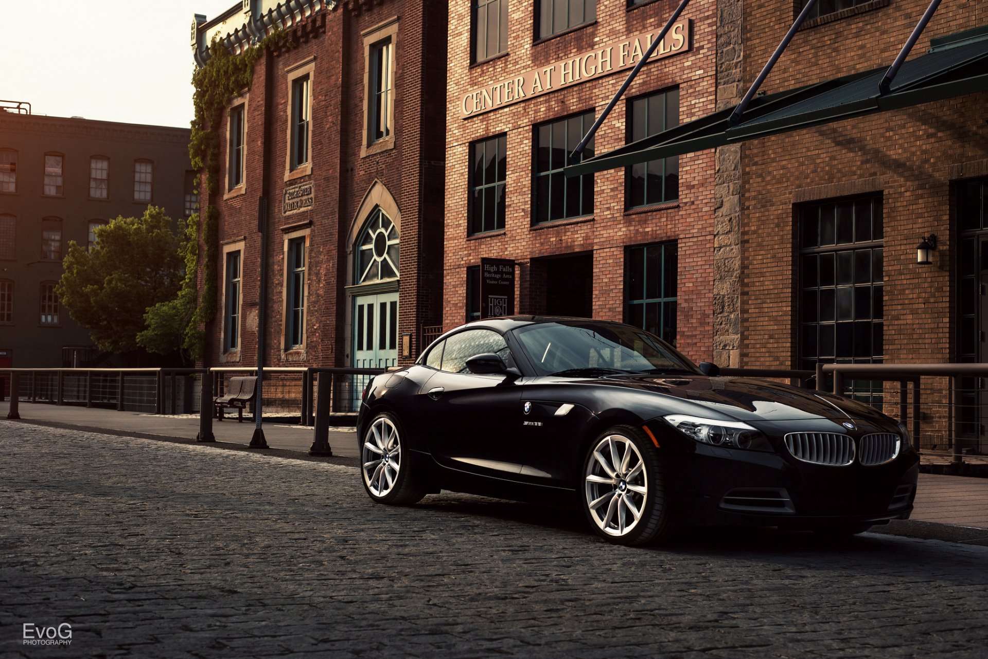 bmw z4 e89 sdrive 35i negro frente calle edificio