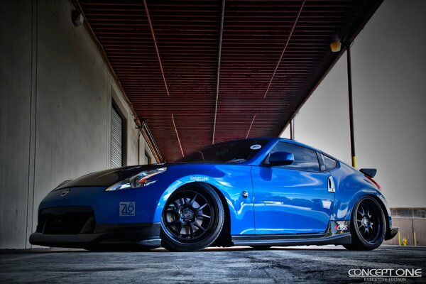 Nissan 370Z en azul intenso