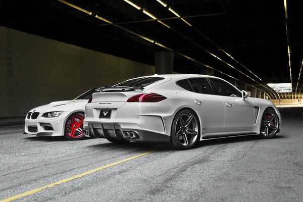 Deux super Porsche dans le tunnel