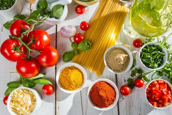 Spaghetti avec beaucoup d assaisonnements