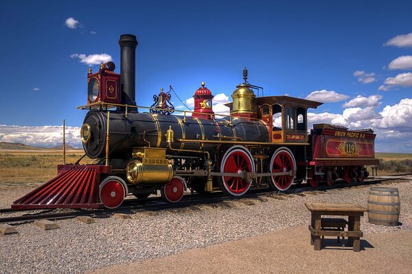 Alte Dampflokomotive auf der Eisenbahn