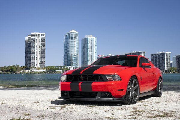 Ford Mustang americana in città