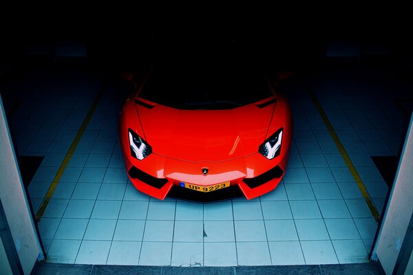 Suie orange Lamborghini lp700-4