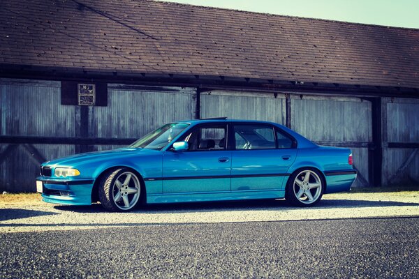 Bmw tuning - vista laterale, Colore Blu