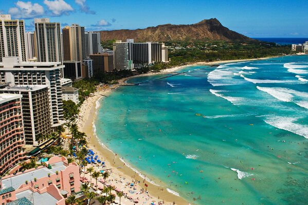 Lazurowe fale plaży Waikiki