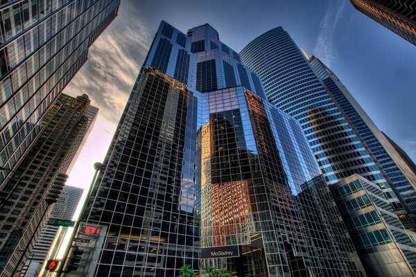 Edificios altos. Reflejo de la ciudad