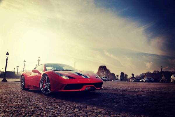 Un Ferrari rojo en la Plaza de Italia