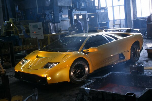 Lamborghini amarillo hermoso superdeportivo rápido