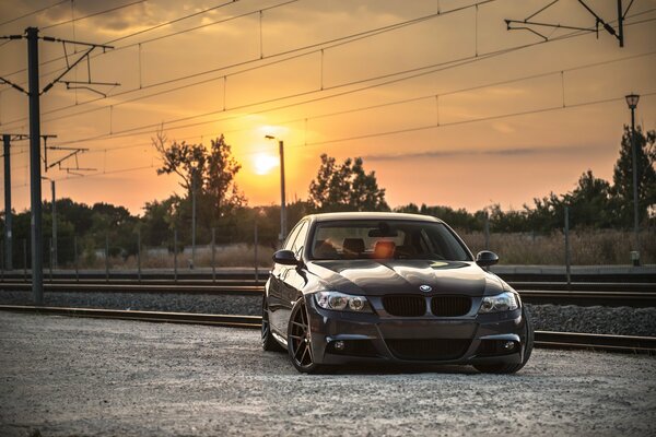 BMw E90 bei der Eisenbahn