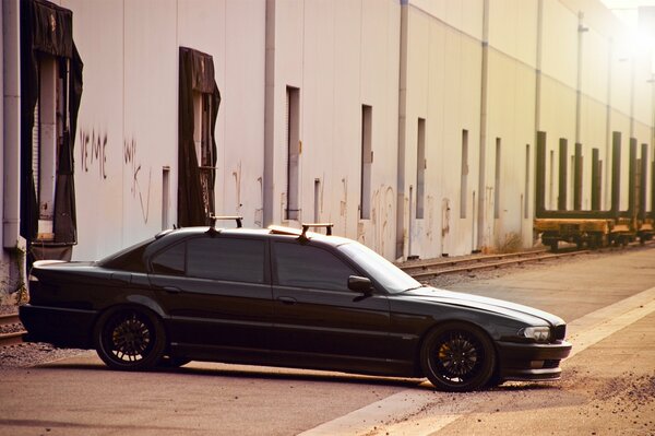 Dans les rues de la ville. bmw 740 e38