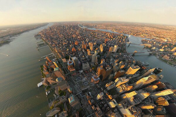 Panorama von New York auf dem Wasser. New Yorker Gebäude