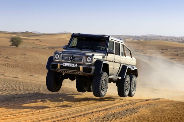 The SUV is rolling on the desert sands