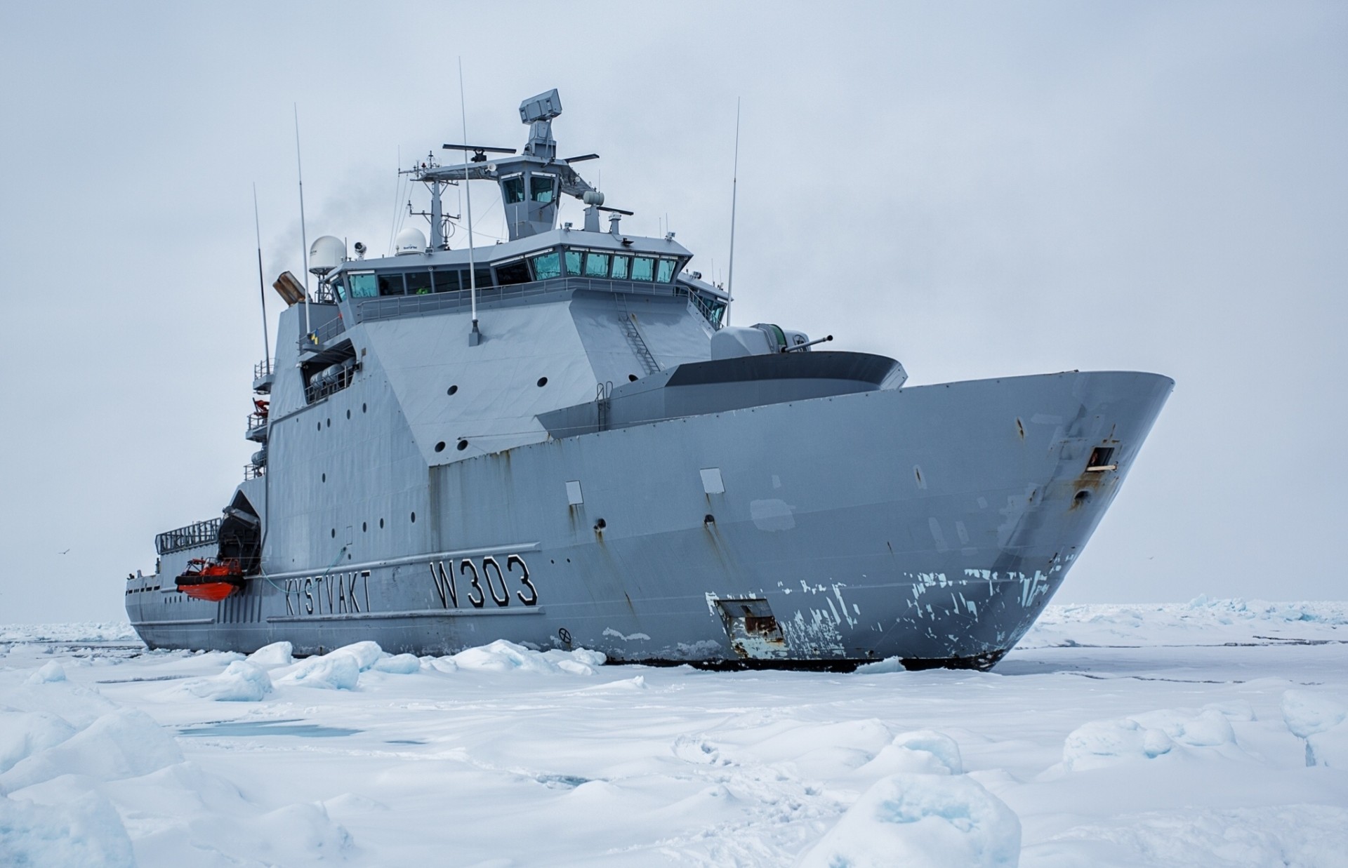 navire de patrouille brise-glace norvège glace