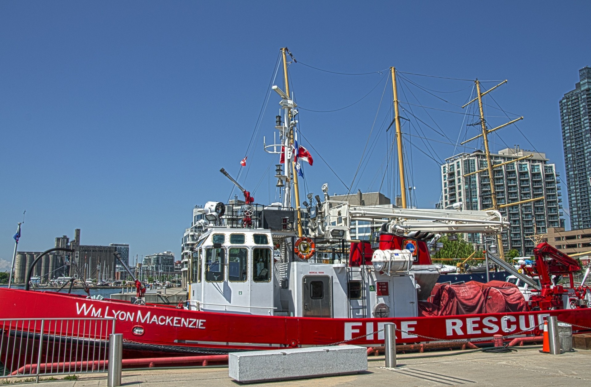 motyle kanada nabrzeże toronto statek strażacki harbourfront