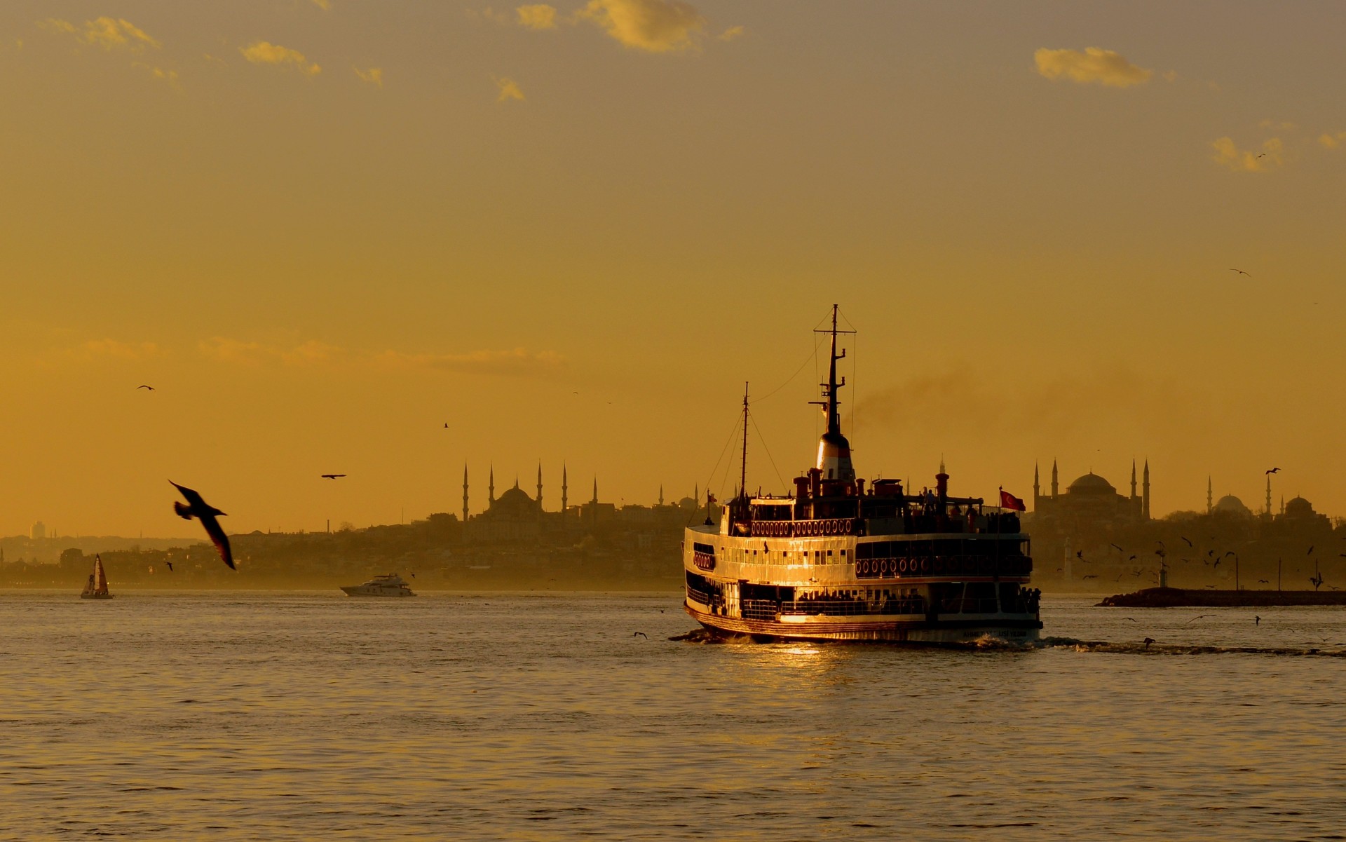 navire mer istanbul coucher de soleil