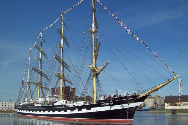 Die Größe des Schiffes in seiner ganzen Pracht