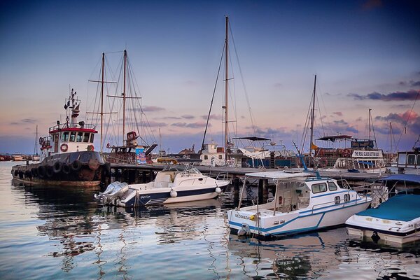 Barcos en el muelle de Chipre