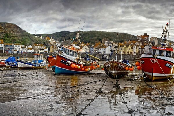 Bassa marea nel porto del North Yorkshire