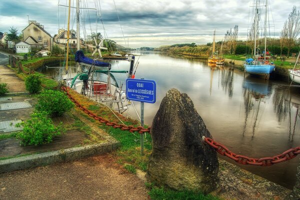 Yachts GA River, port de plaisance tranquille