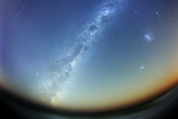 Nubes de Magallanes en la belleza Celestial