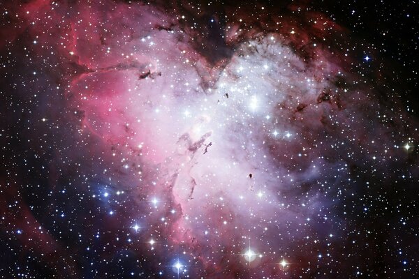 Nebulosa cósmica del resplandor de las estrellas en el espacio