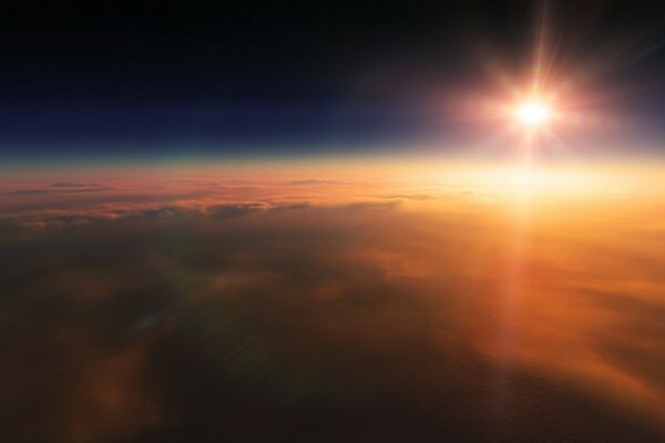 Solny est si beau. Photo des rayons de la stratosphère