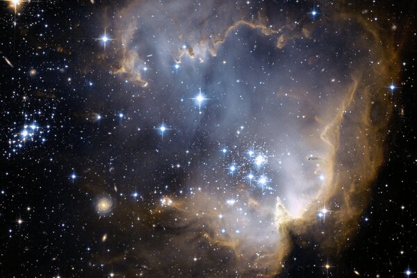 Nebulosa cósmica. muchas estrellas brillantes