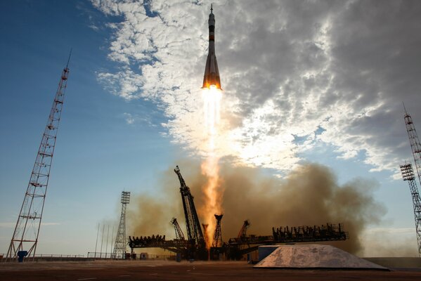 Despegue de un cohete desde el cosmódromo de Baikonur