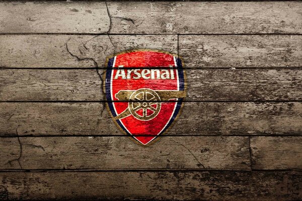 Arsenal-Emblem auf Holzhintergrund