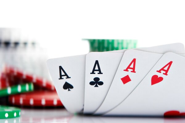 Ases y fichas de Poker