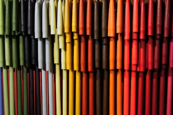 Muchos tubos de diferentes colores