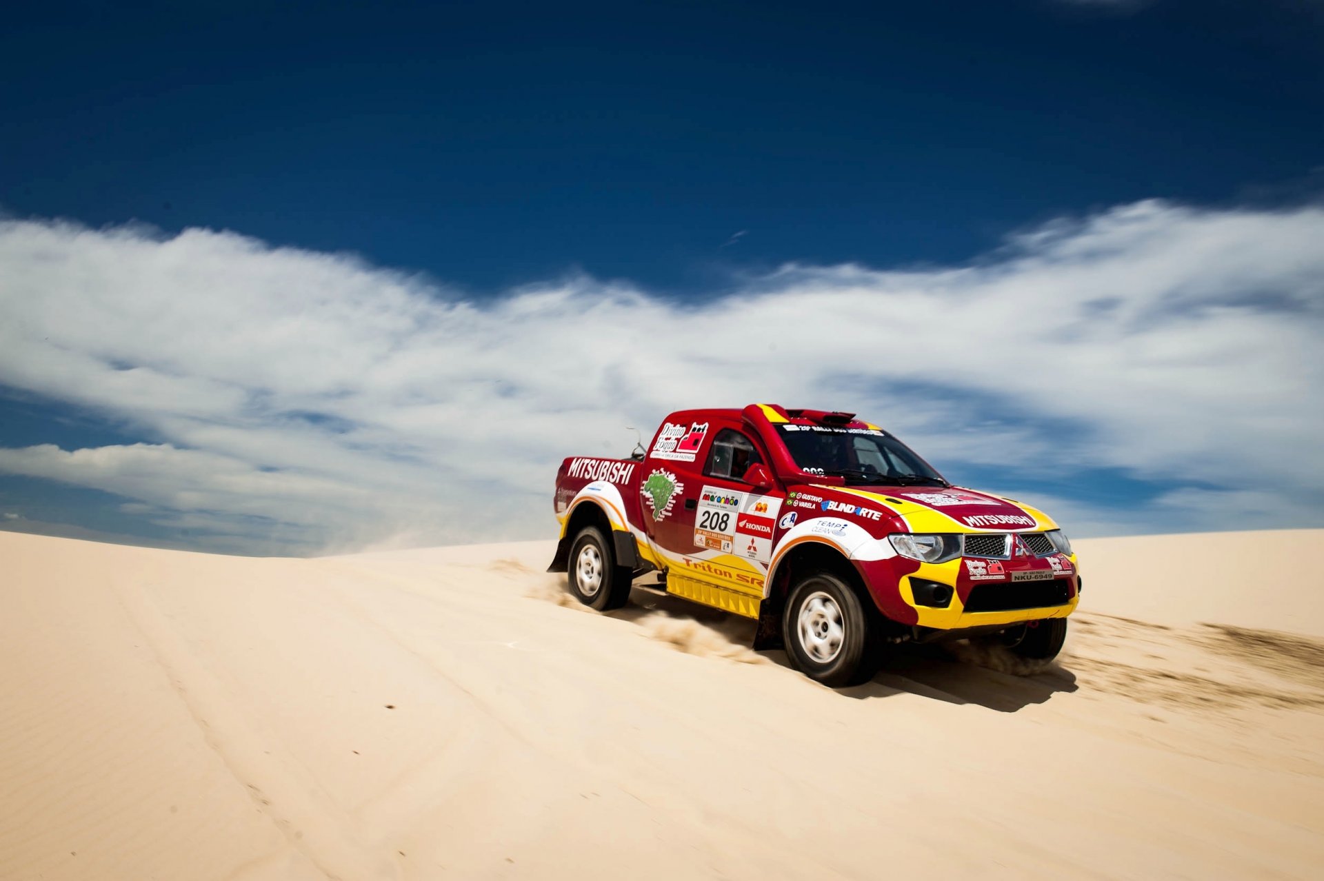 mitsubishi suv dune sand red sky cloud