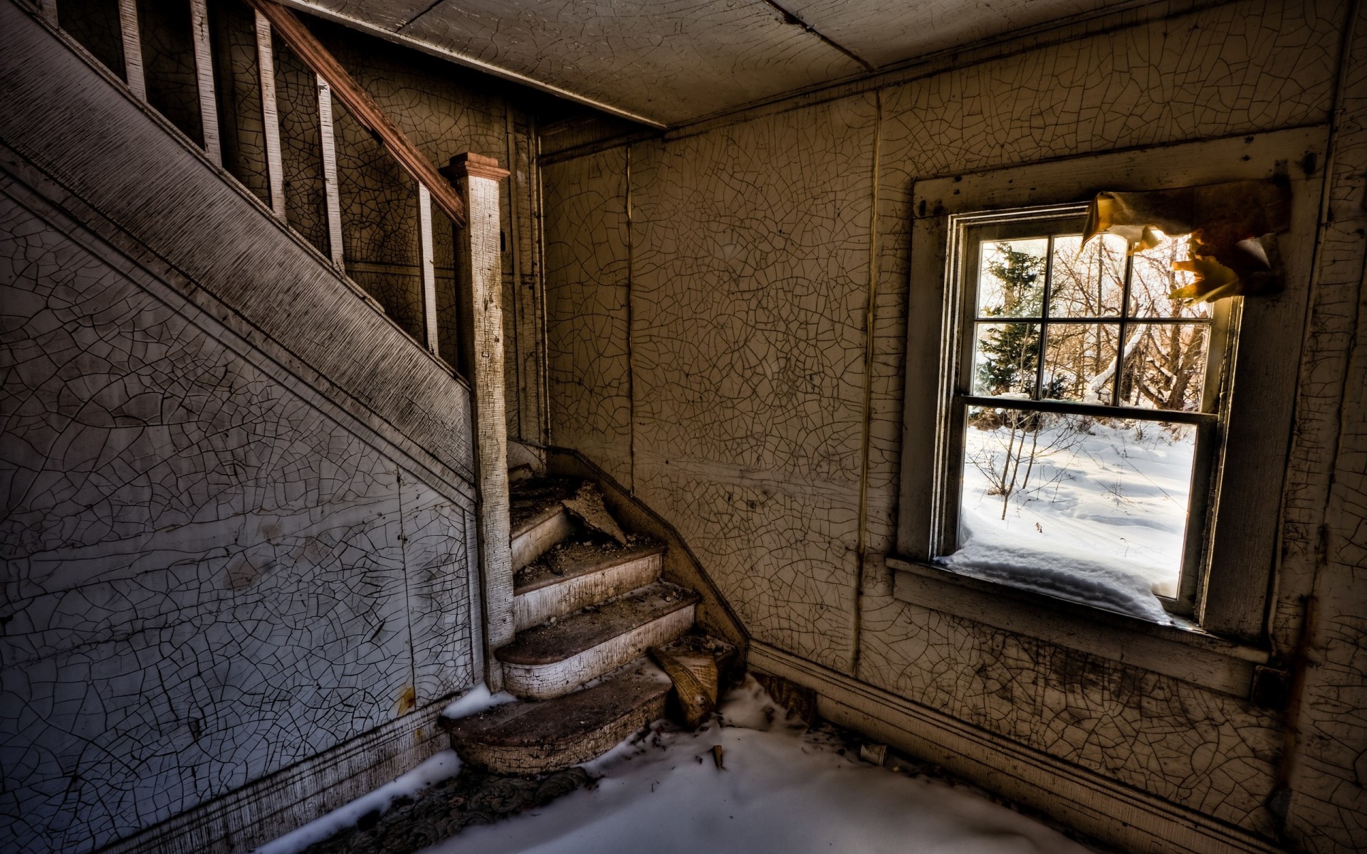 habitación escalera ventana nieve ruinas