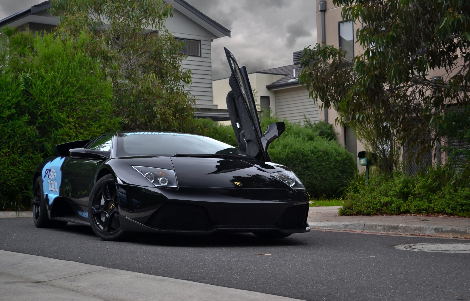 lamborghini murcielago lp560 noir lamborghini murcielago vue de face arbres bâtiments