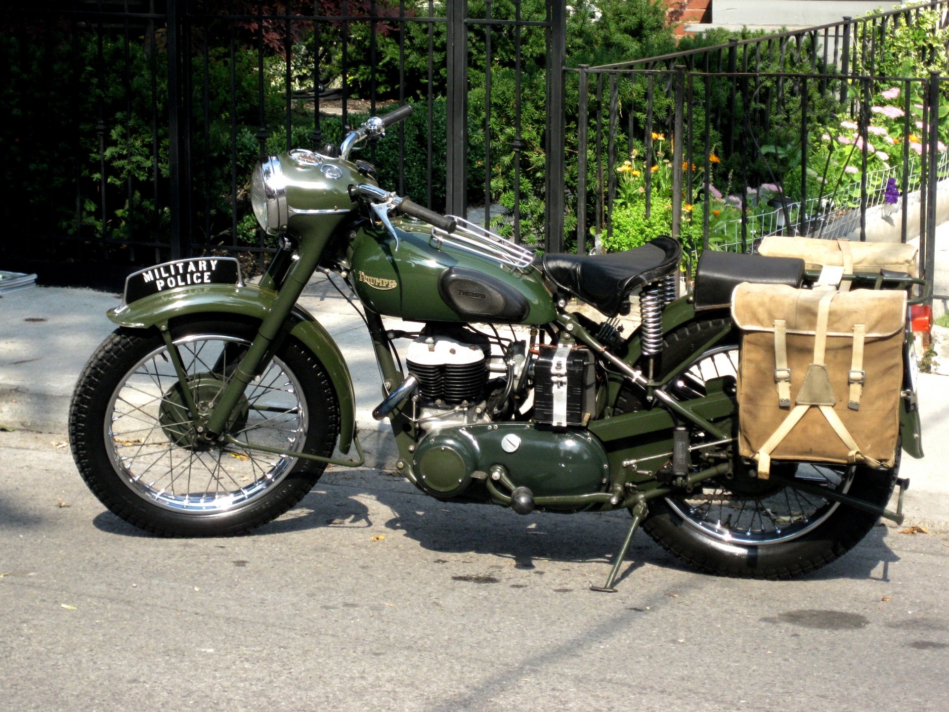 uk bike triumph 3hw military police ww2