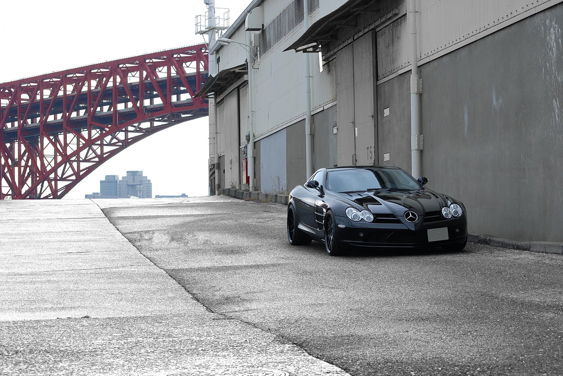 mercedes benz slr mclaren black red bridge mercedes benz mclaren front view red