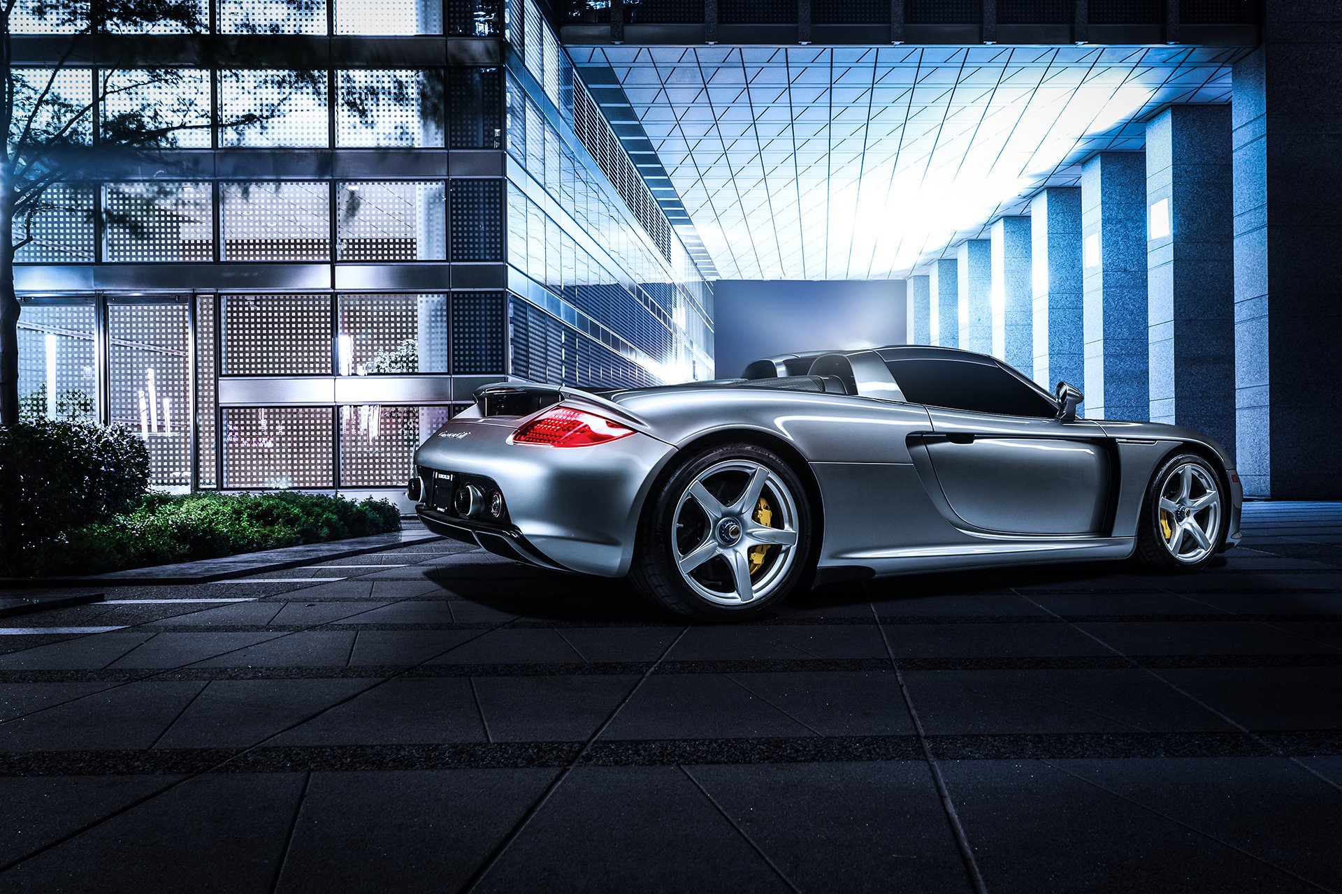 porsche carrera gt argent arrière