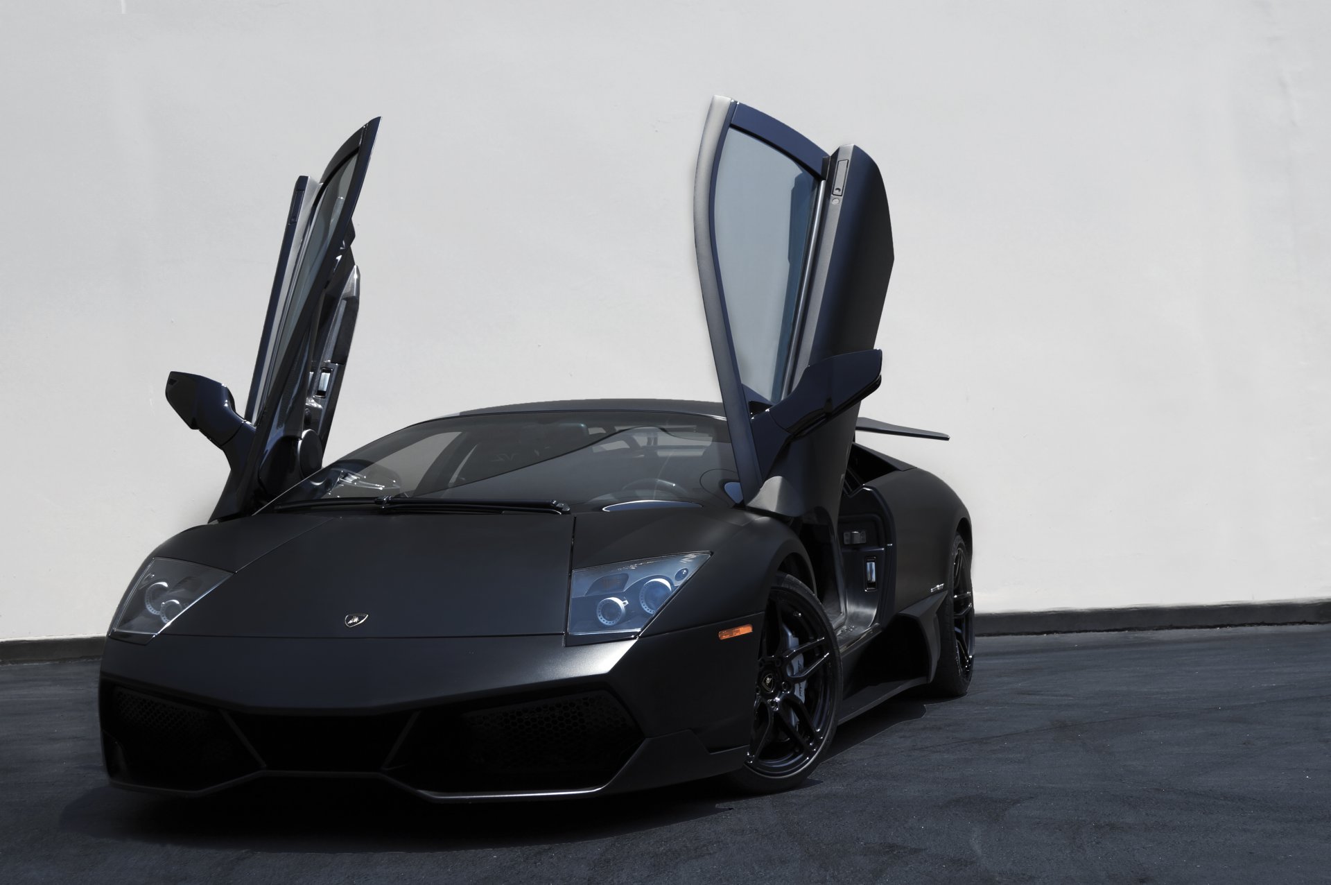 lamborghini murcielago lp670-4 sv black lamborghini murcielago front doors guillotine white wall