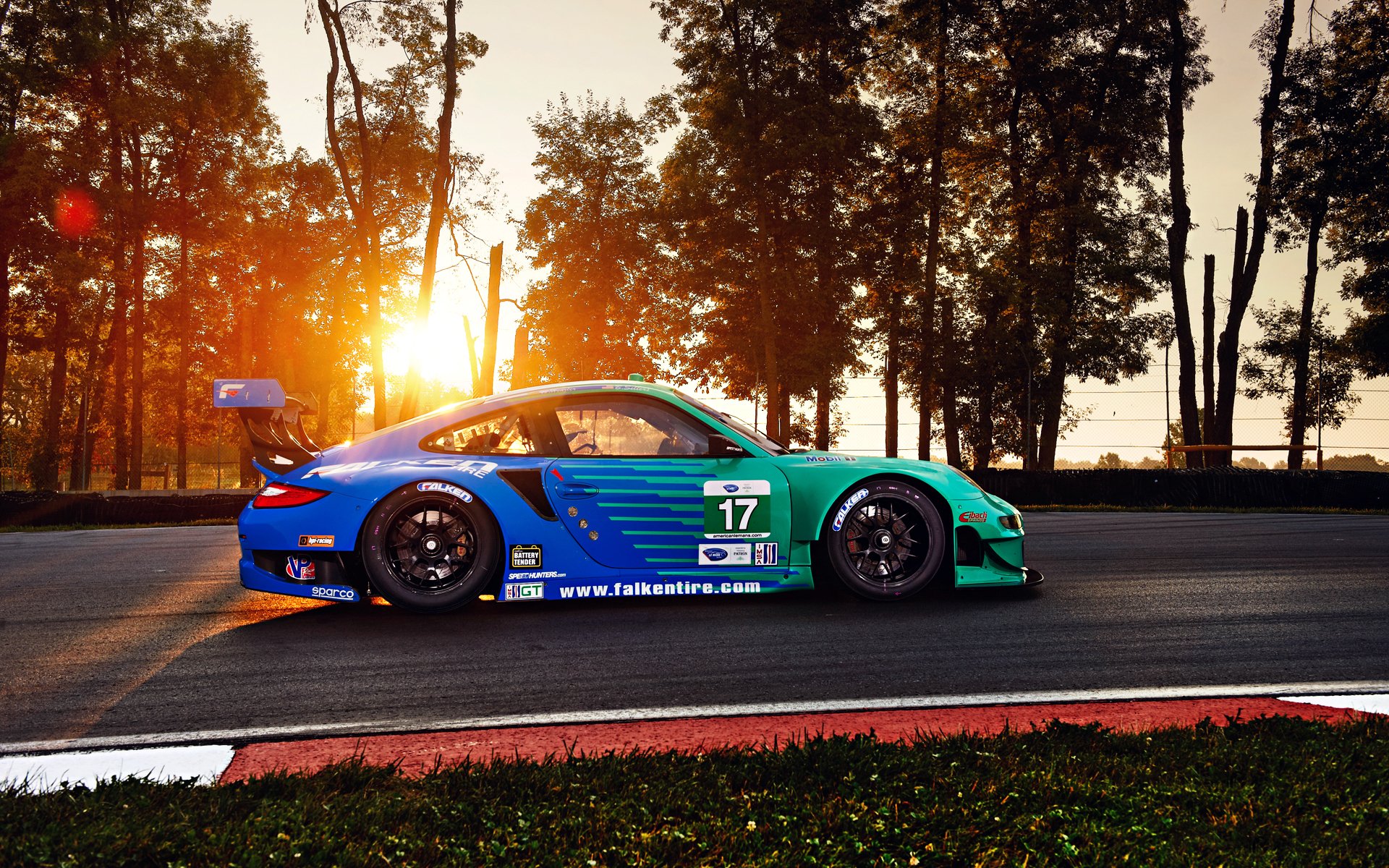 porsche 911 gt3 rsr samochód sportowy falken konkurs widebody tor spoiler słońce drzewa