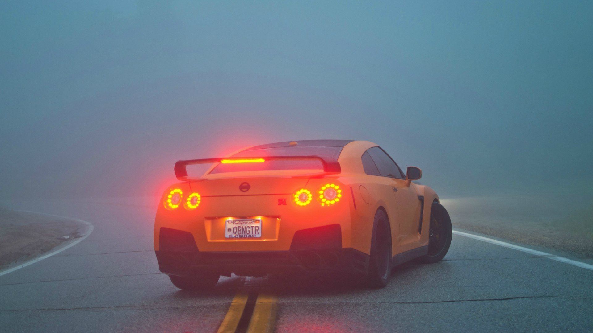 nissan gtr r35 nebbia luci dei freni