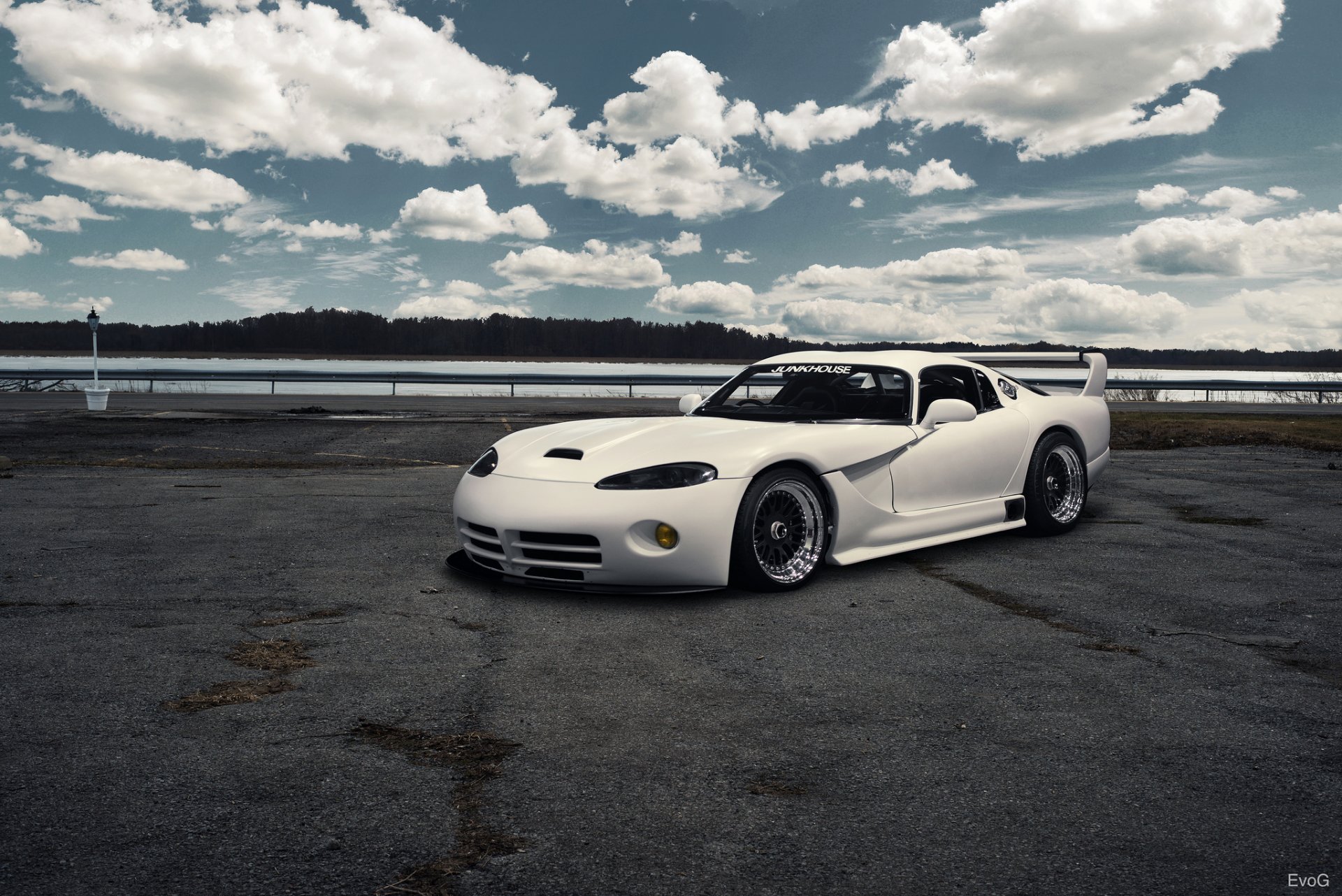 dodge viper biały przód dodge viper niebo chmury