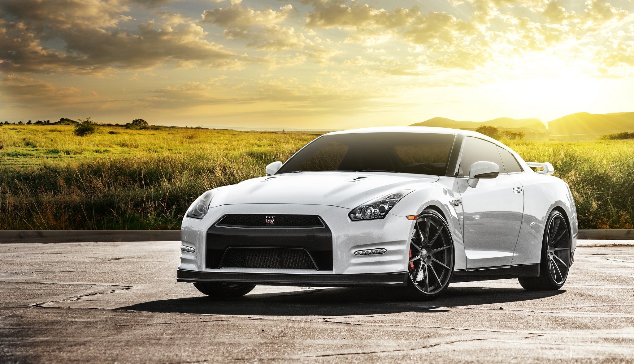 nissan gt-r blanc avant nissan champ soleil éblouissement