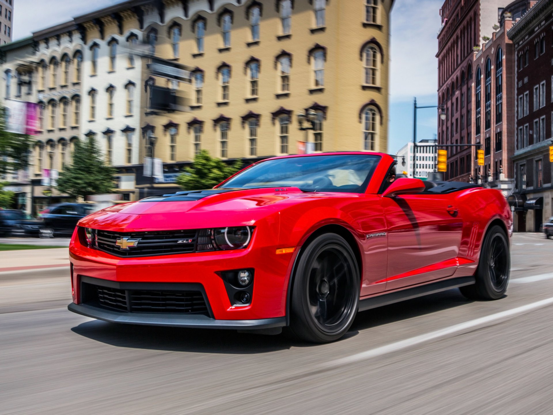 chevrolet camaro zl1 cabrio samochód samochód chevrolet camaro czerwony ruch droga miasto budynki samochody czerwony