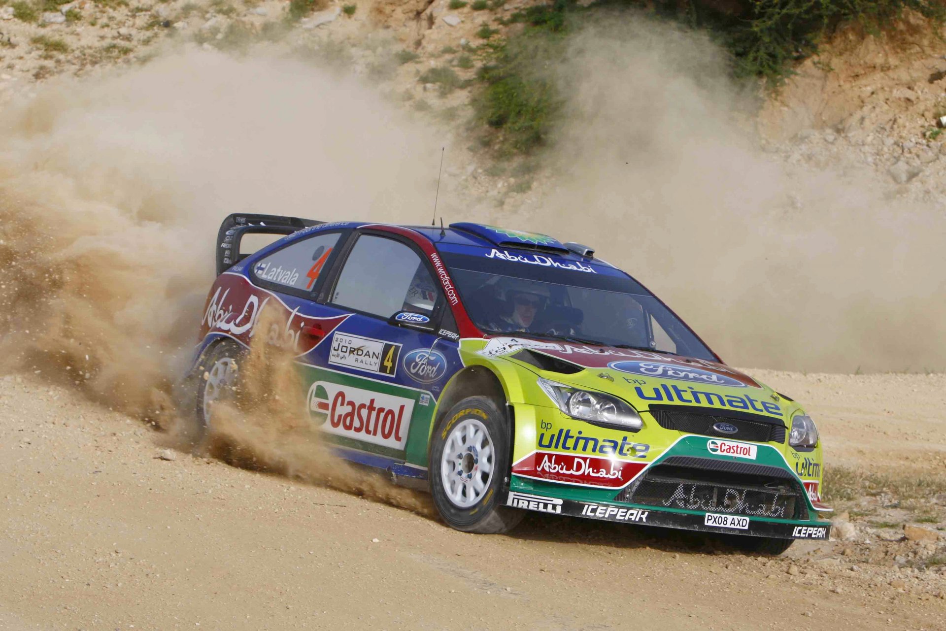 ford focus rally wrc jari-matti latvala focus turn dust