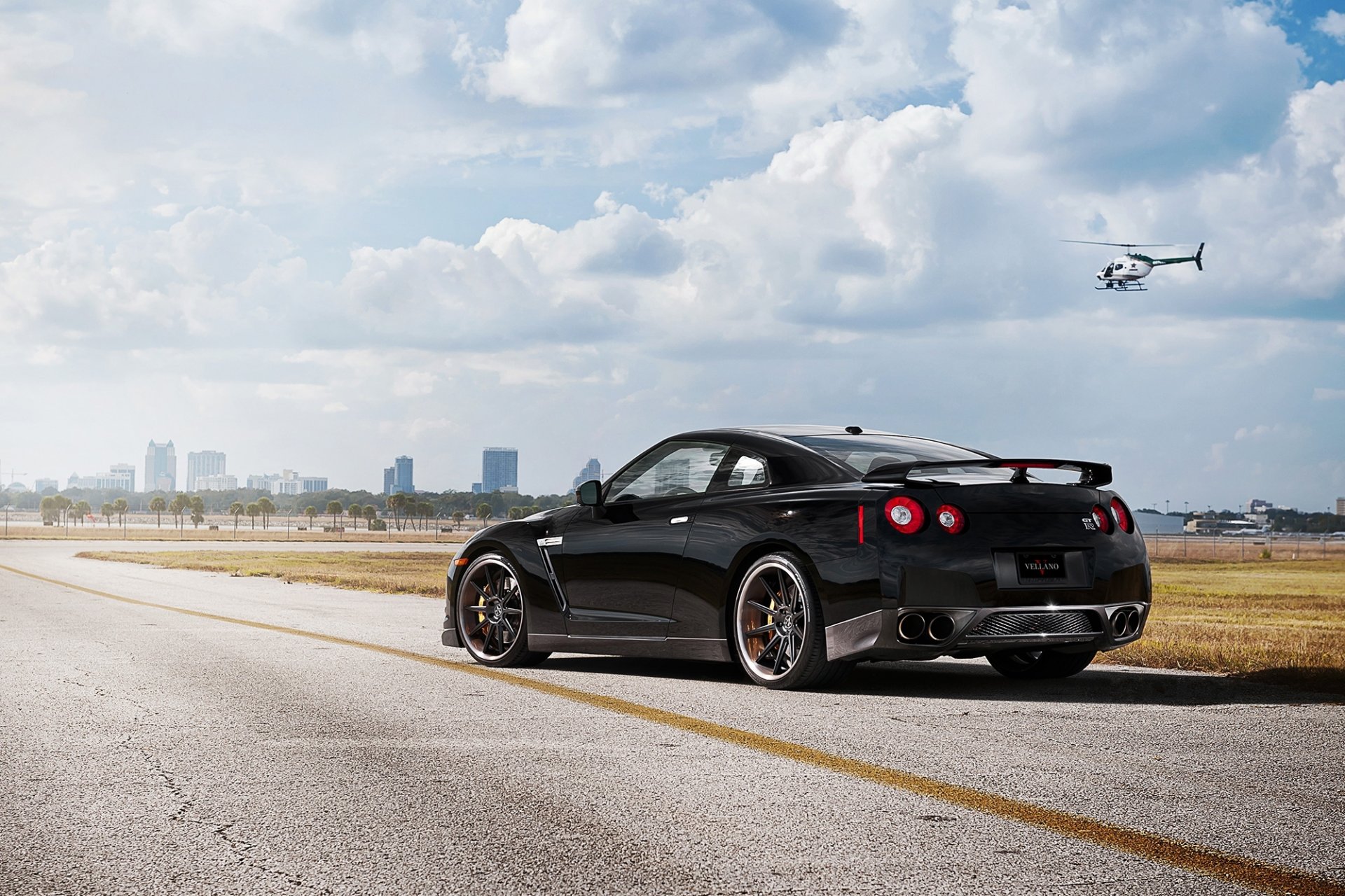 nissan gt-r r35 schwarz nissan gtr rückansicht himmel wolken