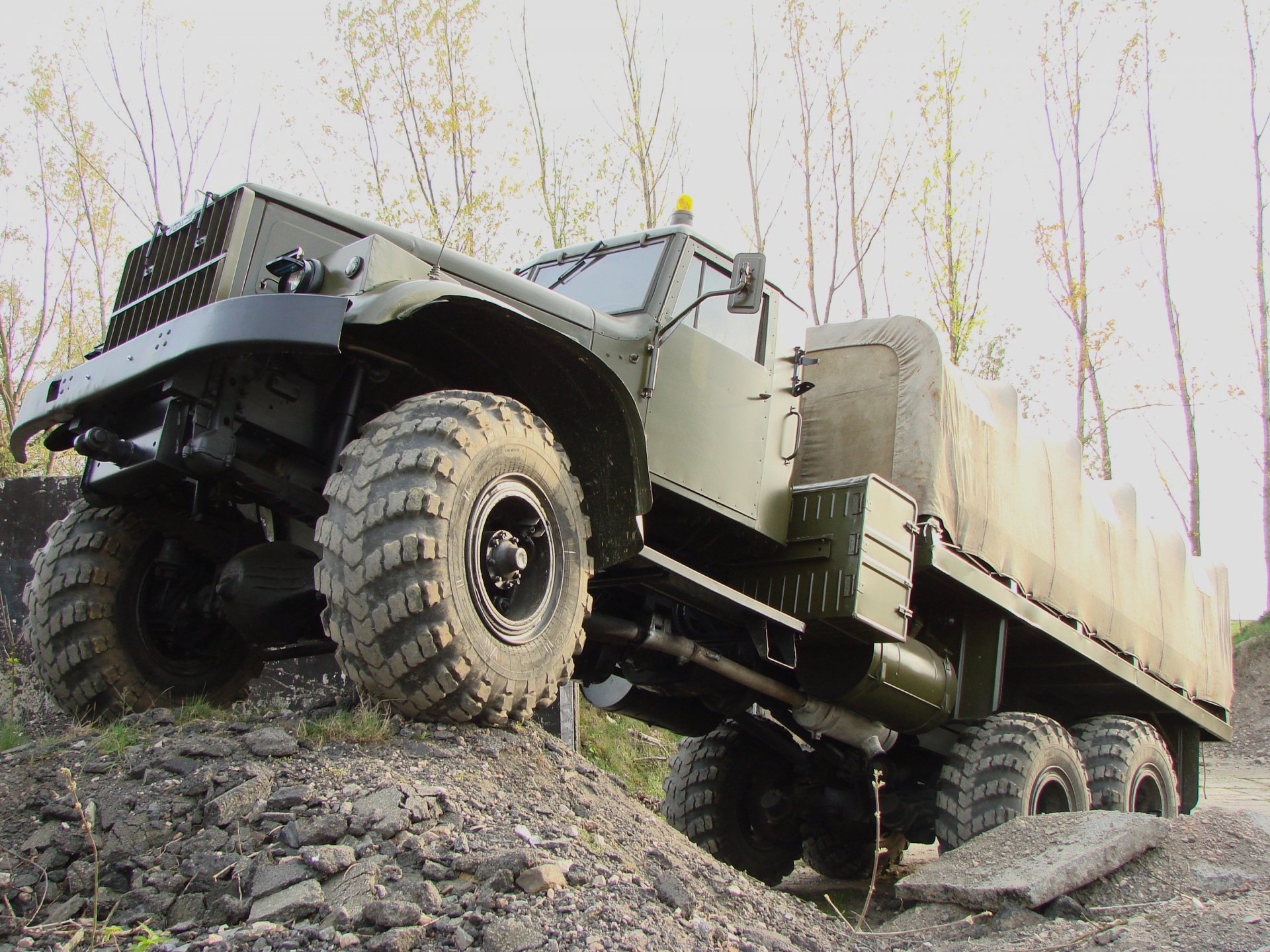 kraz 255b kraz camión militar fuera de la carretera todo terreno fondo de pantalla fondo